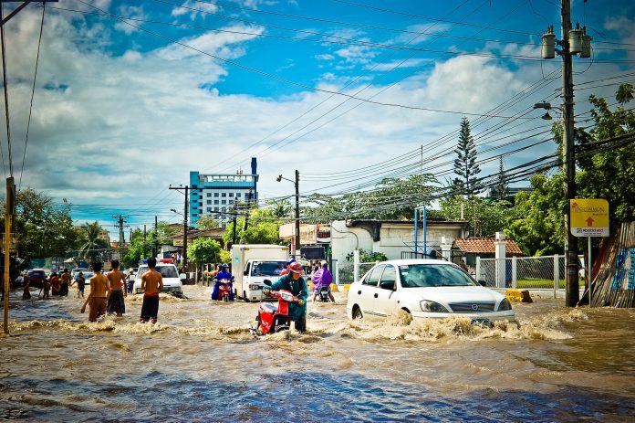 Travellers Sabah - 923 evacuated from flood