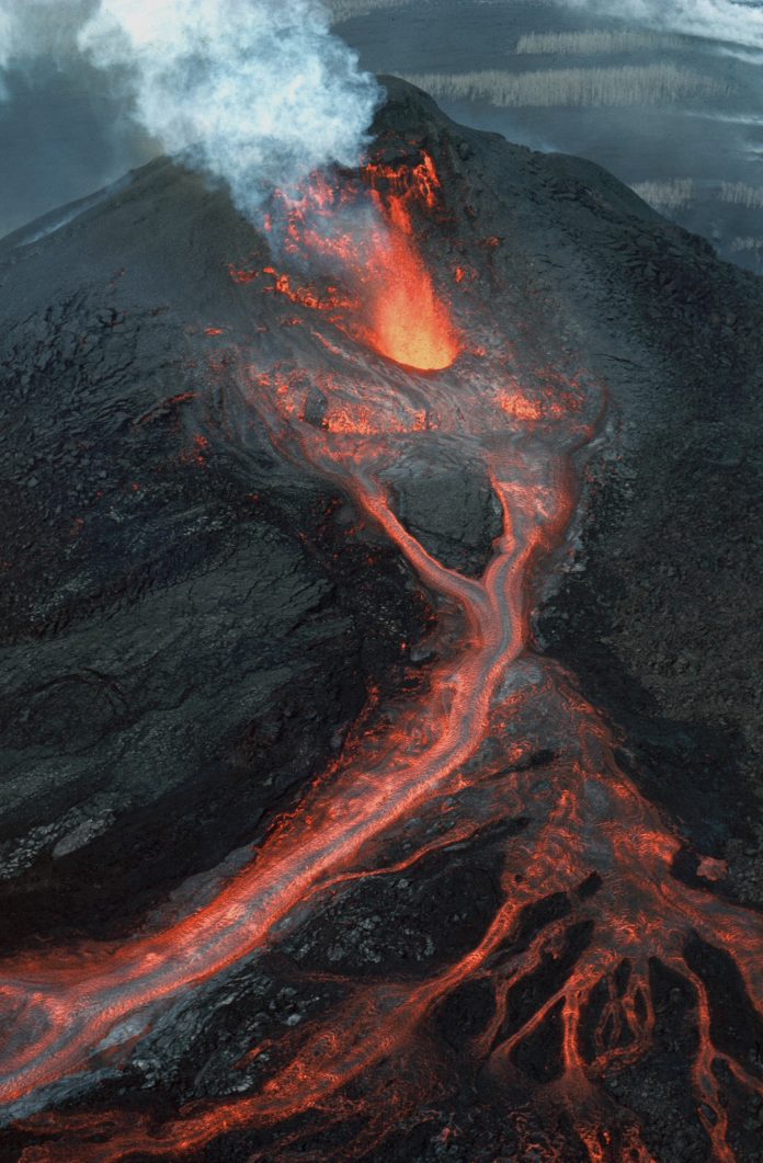 Volcano Mauna Loa erupts in Hawaii after 38 years